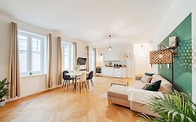 The 15'S Apartments